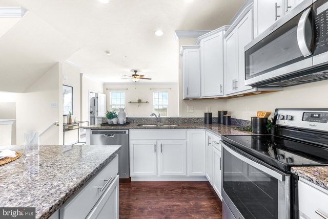 64 HOLSTEIN DR, Hanover, PA 17331