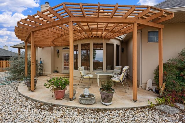 1894 Summit Top Dr, Kerrville, TX 78028