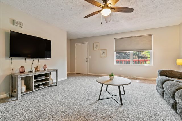 2902 Darlington Rd 502, Chippewa Twp, PA 15010