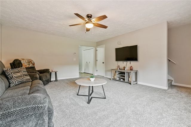 2902 Darlington Rd 502, Chippewa Twp, PA 15010