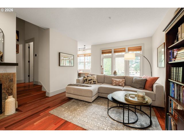 5077 W SUNSET Dr, Lake Oswego, OR 97035