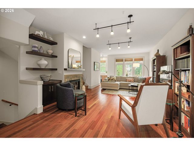 5077 W SUNSET Dr, Lake Oswego, OR 97035
