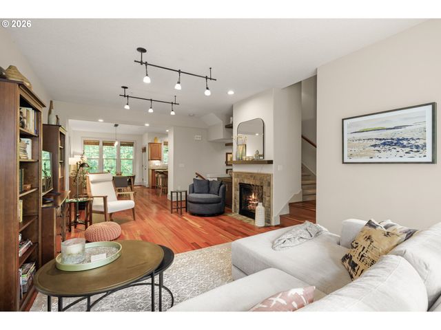 5077 W SUNSET Dr, Lake Oswego, OR 97035
