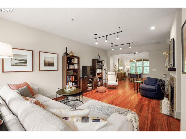 5077 W SUNSET Dr, Lake Oswego, OR 97035