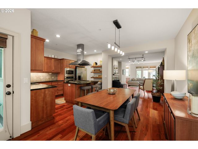 5077 W SUNSET Dr, Lake Oswego, OR 97035