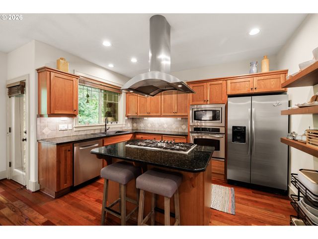 5077 W SUNSET Dr, Lake Oswego, OR 97035
