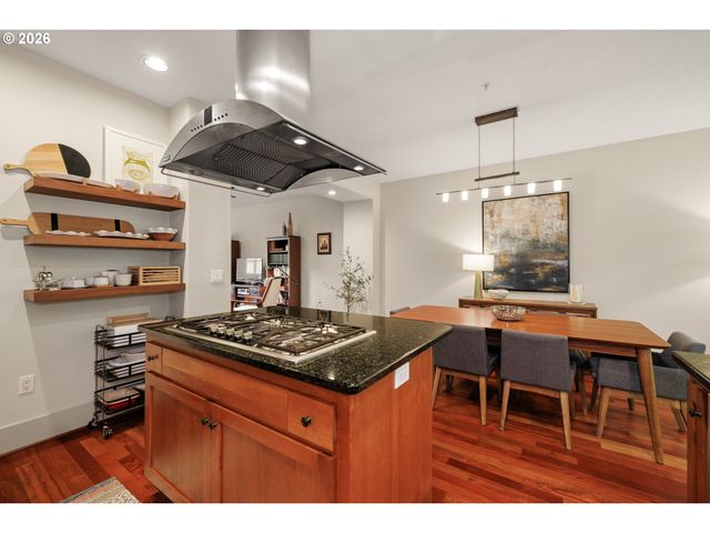 5077 W SUNSET Dr, Lake Oswego, OR 97035
