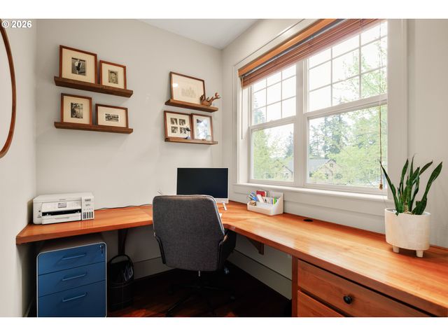 5077 W SUNSET Dr, Lake Oswego, OR 97035