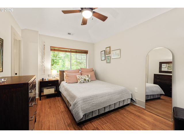 5077 W SUNSET Dr, Lake Oswego, OR 97035