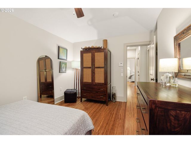 5077 W SUNSET Dr, Lake Oswego, OR 97035