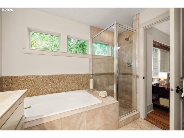5077 W SUNSET Dr, Lake Oswego, OR 97035