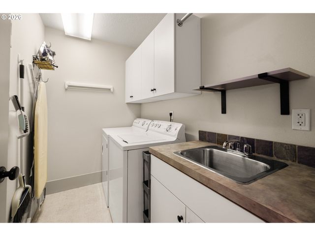 5077 W SUNSET Dr, Lake Oswego, OR 97035