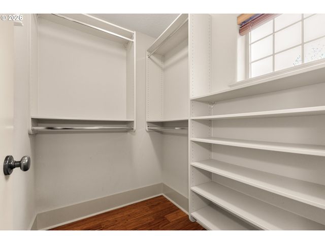 5077 W SUNSET Dr, Lake Oswego, OR 97035