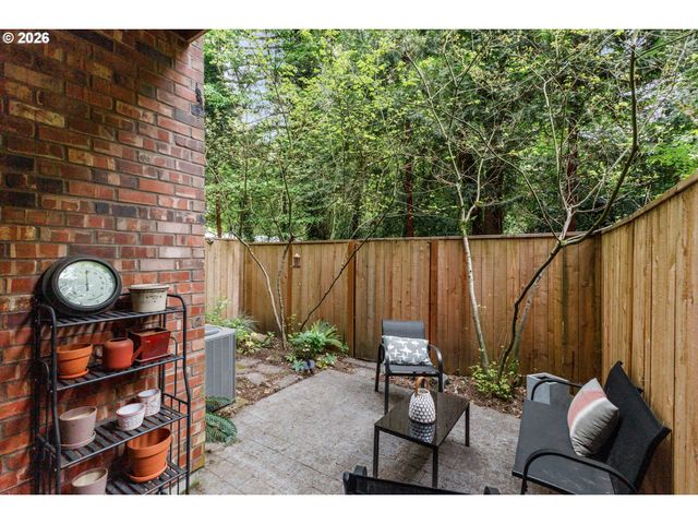 5077 W SUNSET Dr, Lake Oswego, OR 97035