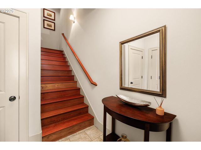 5077 W SUNSET Dr, Lake Oswego, OR 97035