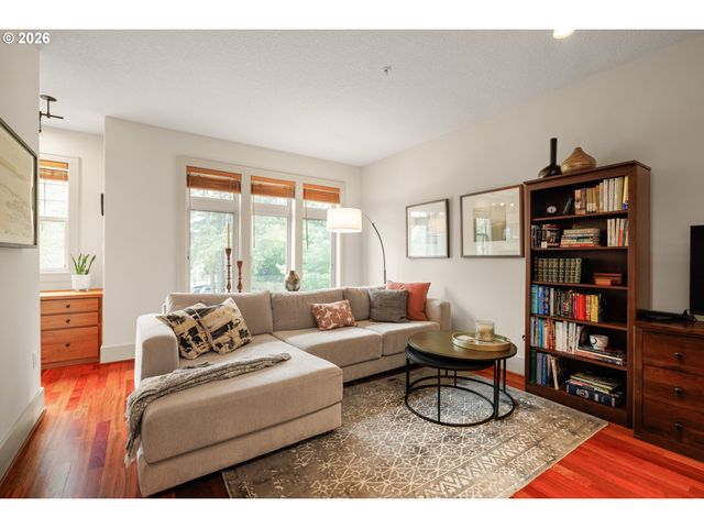 5077 W SUNSET Dr, Lake Oswego, OR 97035