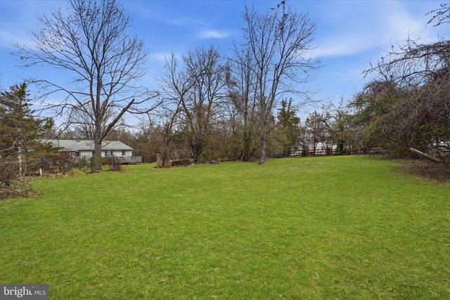 34 AQUEDUCT RD, Washington Crossing, PA 18977