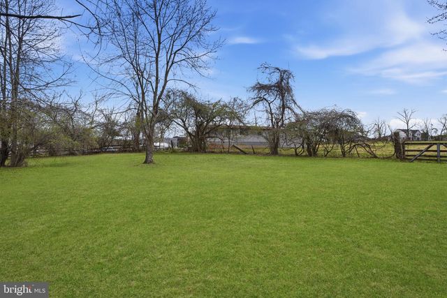34 AQUEDUCT RD, Washington Crossing, PA 18977