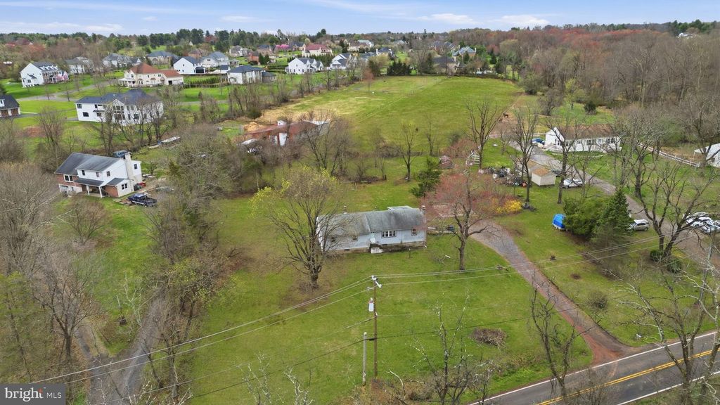 34 AQUEDUCT RD, Washington Crossing, PA 18977