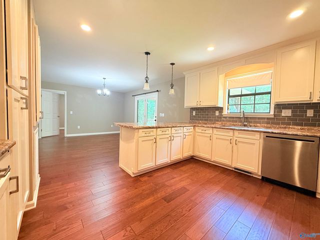 90 Bayside Lane, Arab, AL 35016