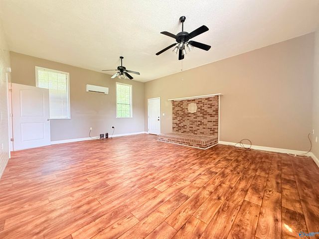 90 Bayside Lane, Arab, AL 35016