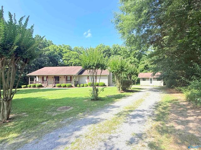 90 Bayside Lane, Arab, AL 35016