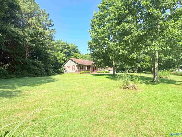 90 Bayside Lane, Arab, AL 35016