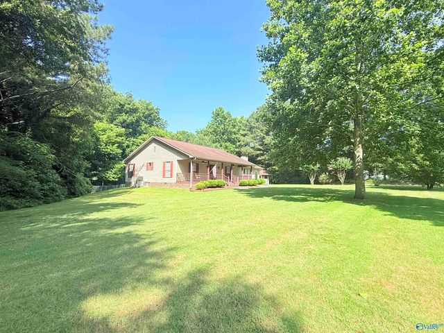 90 Bayside Lane, Arab, AL 35016