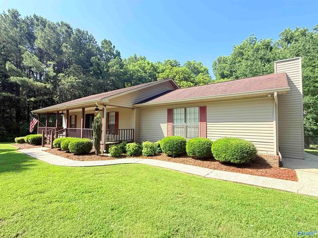 90 Bayside Lane, Arab, AL 35016