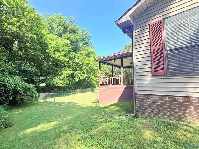 90 Bayside Lane, Arab, AL 35016