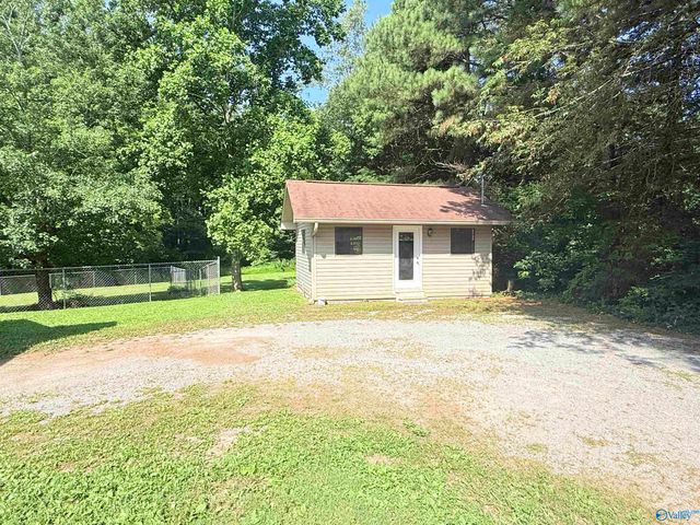90 Bayside Lane, Arab, AL 35016