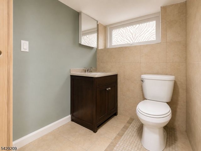 57 Highland St, Paterson City, NJ 07524