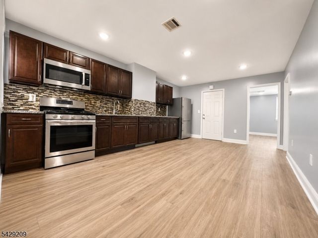 57 Highland St, Paterson City, NJ 07524