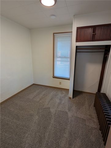520 W Pike St, Meadowlands, PA 15347
