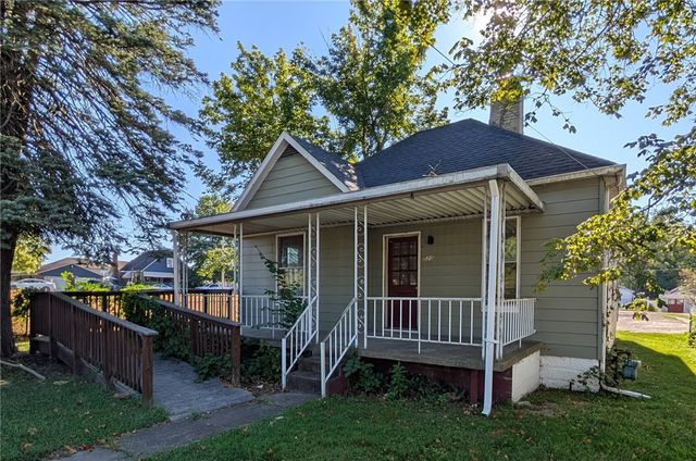 520 W Pike St, Meadowlands, PA 15347