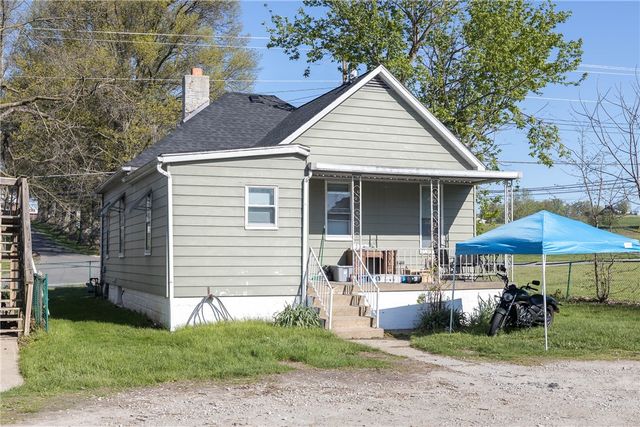 520 W Pike St, Meadowlands, PA 15347