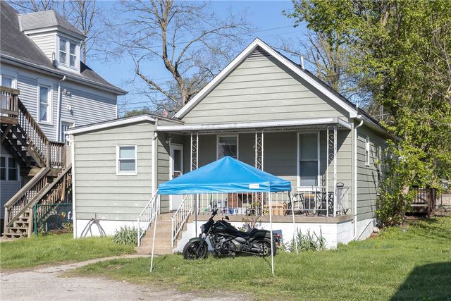 520 W Pike St, Meadowlands, PA 15347