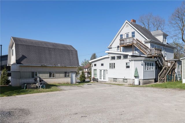 520 W Pike St, Meadowlands, PA 15347