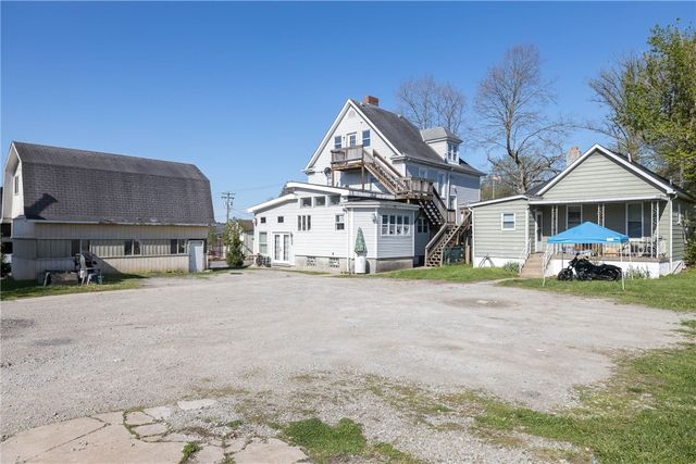 520 W Pike St, Meadowlands, PA 15347