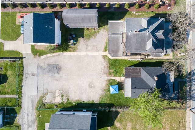 520 W Pike St, Meadowlands, PA 15347