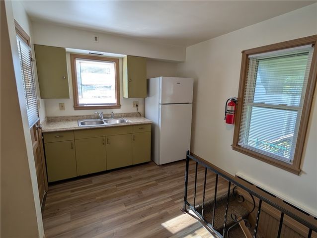 520 W Pike St, Meadowlands, PA 15347