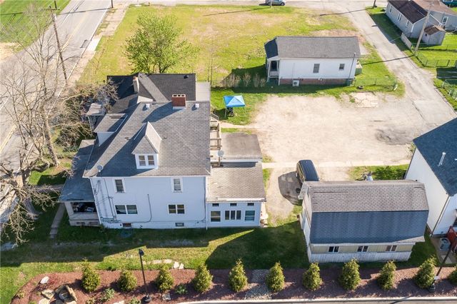 520 W Pike St, Meadowlands, PA 15347