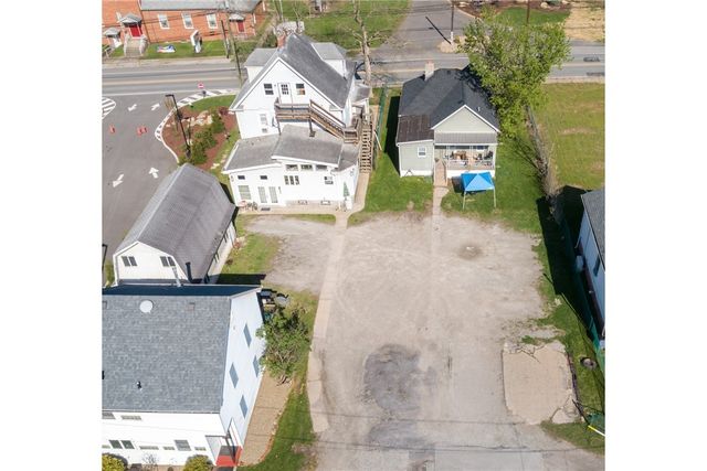520 W Pike St, Meadowlands, PA 15347