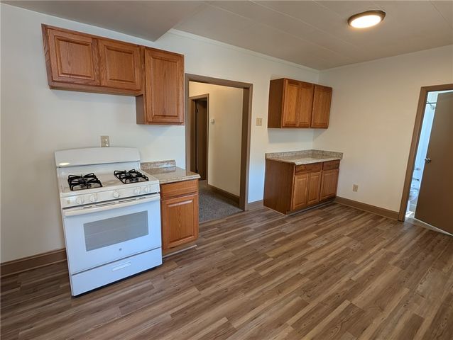 520 W Pike St, Meadowlands, PA 15347