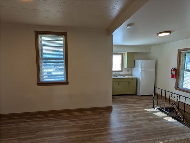 520 W Pike St, Meadowlands, PA 15347