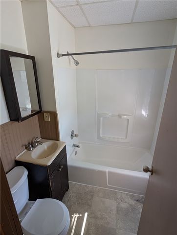 520 W Pike St, Meadowlands, PA 15347