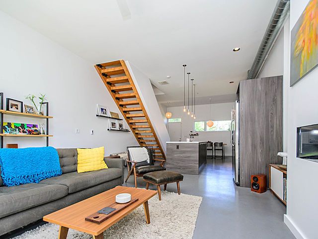 2803 W Shakespeare Avenue, Chicago, IL 60647