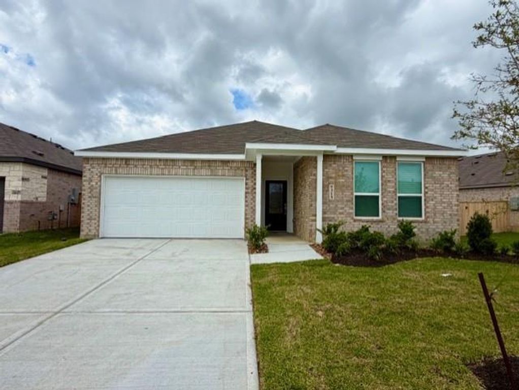 9215 Alaska Shores Drive, Baytown, TX 77521
