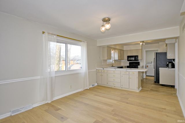 624 Forest Park Drive, Newburgh, IN 47630