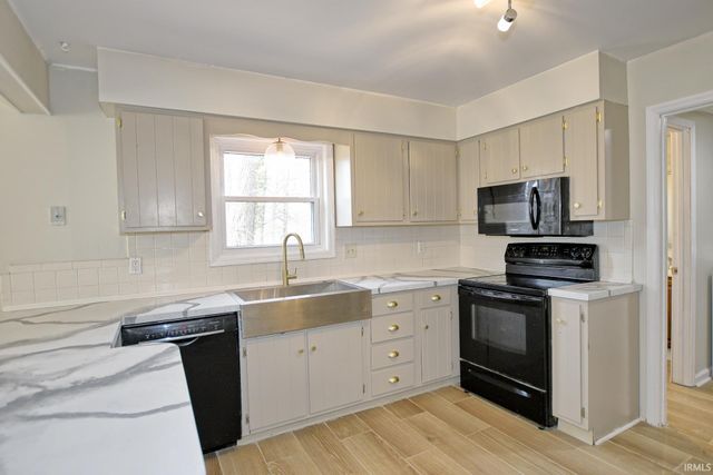 624 Forest Park Drive, Newburgh, IN 47630